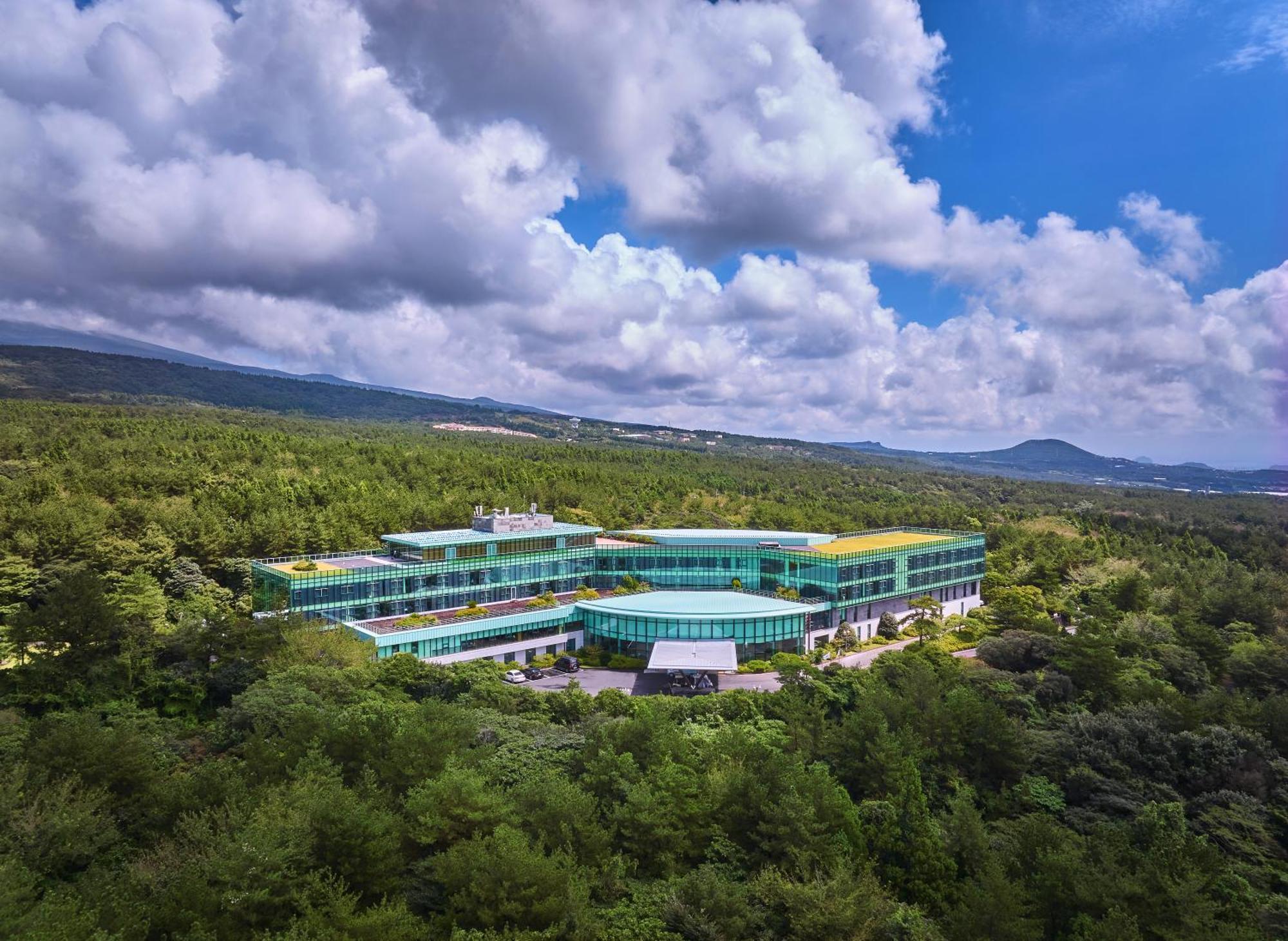 We Hotel Jeju Согвипхо Экстерьер фото